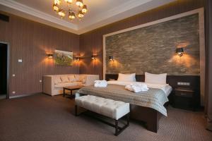 Postel nebo postele na pokoji v ubytování Tsunami Spa Hotel