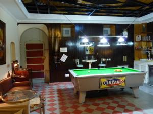 Biliár nebo kulečník v ubytování Riad Noos Noos & Spa