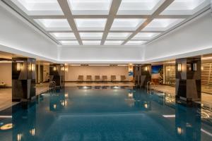Bazén v ubytování Golden Tulip Istanbul Bayrampasa nebo v jeho okolí