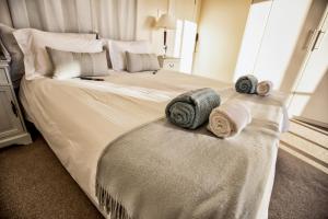 מיטה או מיטות בחדר ב-Blaauwberg House