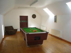 a room with a pool table in a room at Lakeview House in Ballinamore