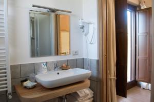 Koupelna v ubytování B&B La Timpa Del Cucco + 37 fotografií