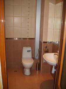 A bathroom at Hotel Trakart Residence