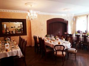 ห้องอาหารหรือที่รับประทานอาหารของ Antikhotel Steinbacher Hof