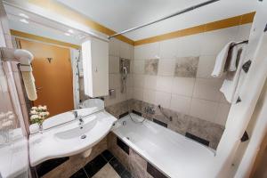 Kúpeľňa v ubytovaní MenDan Magic Spa & Wellness Hotel