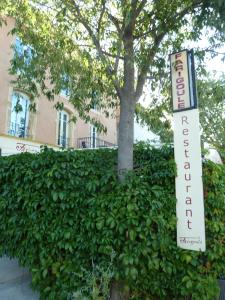 Photo de la galerie de l'établissement Logis Hôtel La Farigoule, à Sainte-Cécile-les-Vignes