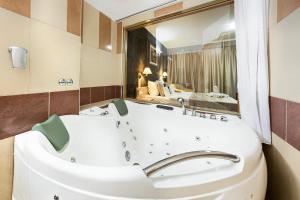 Kúpeľňa v ubytovaní MenDan Magic Spa & Wellness Hotel