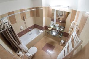 Kúpeľňa v ubytovaní MenDan Magic Spa & Wellness Hotel