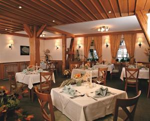 Majoituspaikan Gasthaus Kupfer ravintola tai vastaava paikka