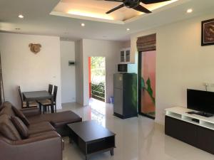 TV a/nebo společenská místnost v ubytování Saree Lagoon Villa Koh Samui