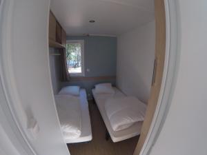 Postel nebo postele na pokoji v ubytování Camping la Simioune en Provence