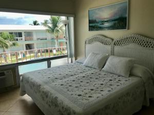 Postel nebo postele na pokoji v ubytování Sunrise Ocean Suites + 37 fotografií