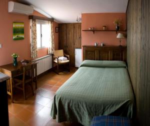 Ένα ή περισσότερα κρεβάτια σε δωμάτιο στο Casas Rurales Canserta