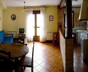 Virtuvė arba virtuvėlė apgyvendinimo įstaigoje Casas Rurales Canserta