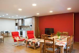 a dining room with a table and red walls at Tradicion Rural SL in Nieva