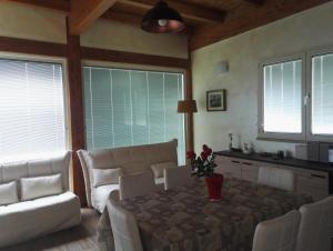 A seating area at Villa leonia