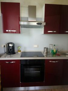 A kitchen or kitchenette at Villa leonia