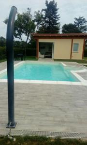 The swimming pool at or close to Villa leonia