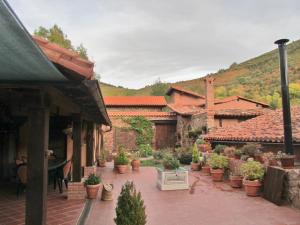 Restaurant o un lloc per menjar a Casa de Montaña La Solana de Turza