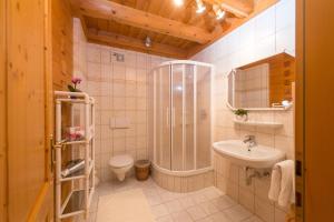 Kúpeľňa v ubytovaní Bio-Holzhaus und Landhaus Heimat