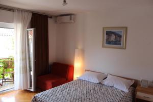 Rúm í herbergi á Guesthouse Marta