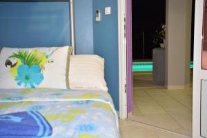 Villa Améthyste avec grande piscine privée, jardin clos, parking privé 객실 침대