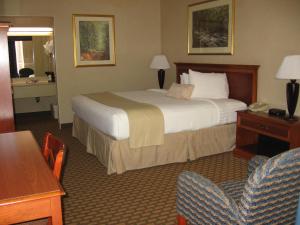 Tempat tidur dalam kamar di Chestnut Tree Inn - Cherokee