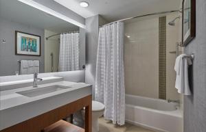 Koupelna v ubytování Hyatt Place Eugene/Oakway Center