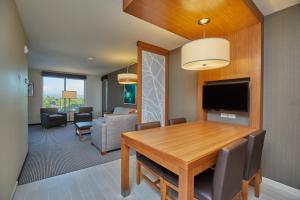 TV a/nebo společenská místnost v ubytování Hyatt Place Eugene/Oakway Center