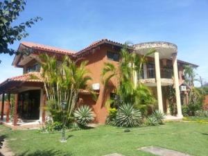 A garden outside Hotel La Casona