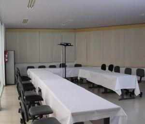 Pousada Barlavento tesisinde bir iş alanı ve/veya konferans odası