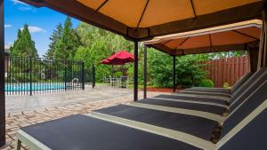 Bazén v ubytování Best Western Parkway Inn & Conference Centre nebo v jeho okolí