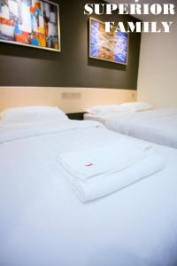 Postel nebo postele na pokoji v ubytování One Avenue Hotel