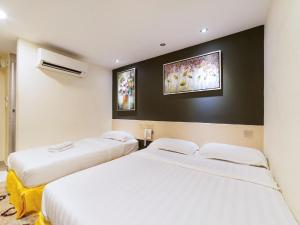 Postel nebo postele na pokoji v ubytování One Avenue Hotel