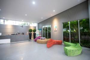 Area soggiorno di De Green Inn @aeropolis