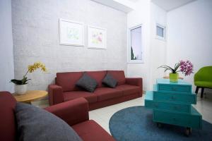 Area soggiorno di De Green Inn @aeropolis