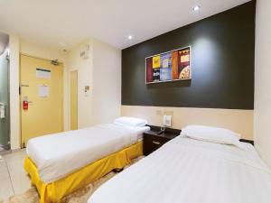 Postel nebo postele na pokoji v ubytování One Avenue Hotel
