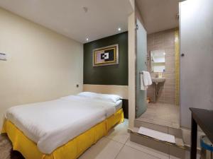 Postel nebo postele na pokoji v ubytování One Avenue Hotel