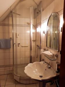 Koupelna v ubytování Hotel Restaurant Jägerhof