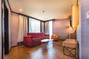 A seating area at Eurostars Sofia City