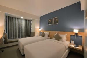 Postel nebo postele na pokoji v ubytování Krishna Palace Hotel - Ambernath