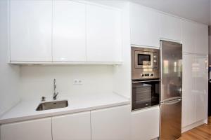 Küche/Küchenzeile in der Unterkunft Luxury Apartments with private swimming pool