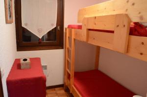 Hameau 4 saisons 124C - Appartement 5 pers - Chatel Reservationにある二段ベッド