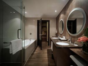 Uma casa de banho em Sunway Putra Hotel Kuala Lumpur