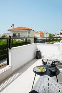 a balcony with a table with a plate of food on it at Sol y Mar in Órmos