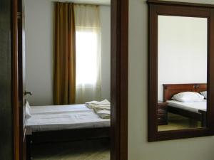 Letto o letti in una camera di Hotel Galeb