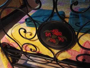 a mirror on a bed with roses on it at BED & BREAKFAST AL BRICCO in Cantarana +39 photos