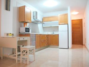 Kuchyňa alebo kuchynka v ubytovaní Apartmento La Perla el Medano + 9 fotografií