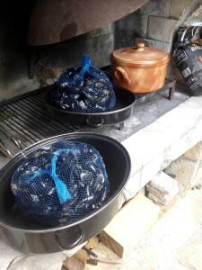 two blue bowls sitting in pans on a stove at Apartman i Sobe Čule Cres in Cres