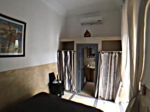 Postel nebo postele na pokoji v ubytování Riad Bel Haj